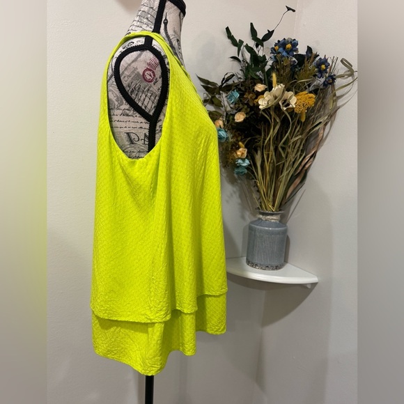Crown & Ivy Lace trim/ layered Vibrant Green Sleeveless Women's Top size Large - Picture 3 of 10